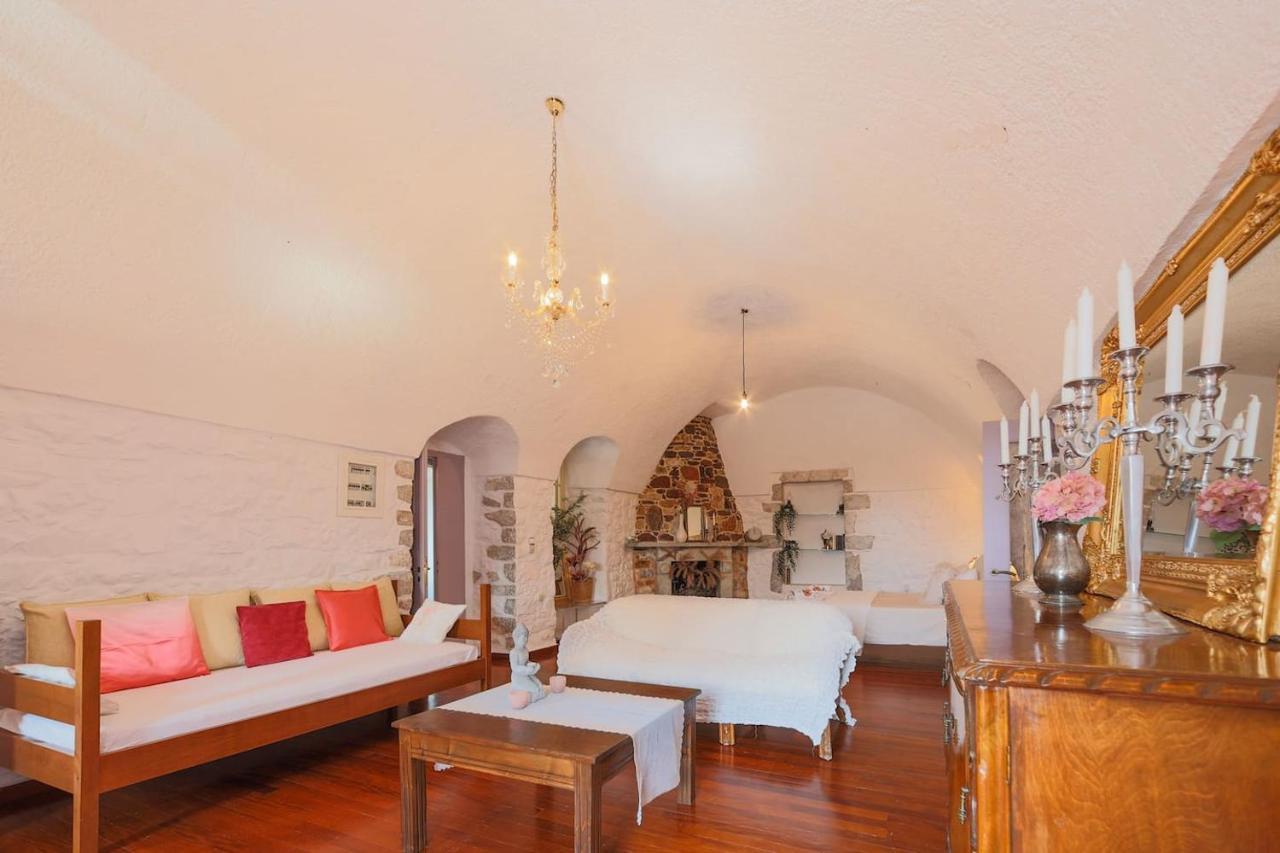 Iliana'S House - Spacious Cave House In The Center Of Areopolis Dış mekan fotoğraf