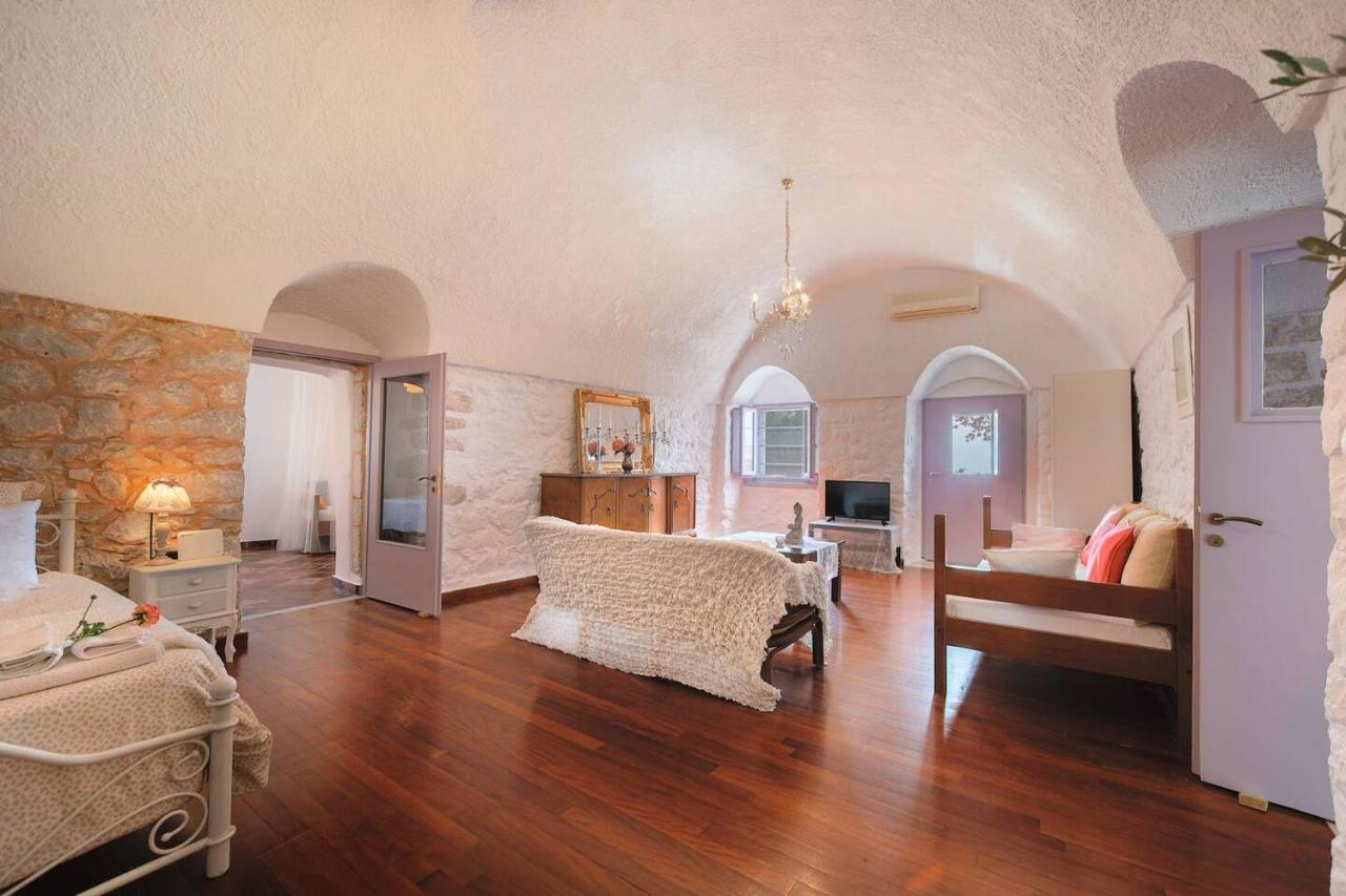Iliana'S House - Spacious Cave House In The Center Of Areopolis Dış mekan fotoğraf