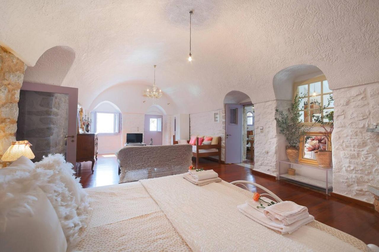 Iliana'S House - Spacious Cave House In The Center Of Areopolis Dış mekan fotoğraf